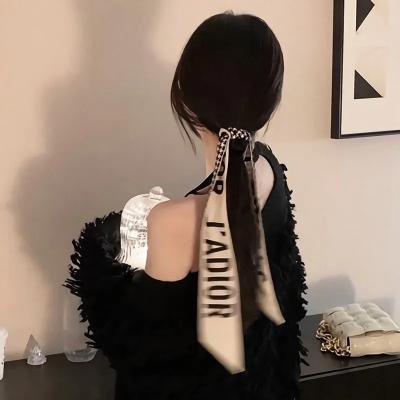 穿黑衣的女孩